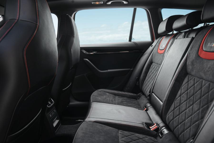Интерьер Skoda Octavia RS 245 Combi (5E) 2017 года  (AU) (фото 14 из 40)